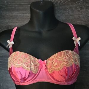 NWOT Mimi Holiday Elegant Pink and Beige Lace Bra.  28E